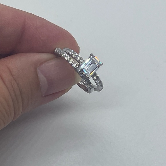 Emerald Cut Wedding Engagement Ring - Picture 3 of 4